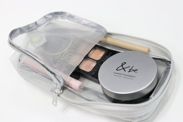 スタンダードプロダクツのフタが固定できる縦にも横にも使えるメッシュペンケース（平型、GY）