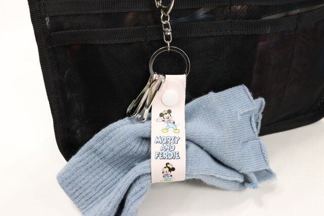 〈ミッキー＆フレンズ〉ループキーホルダー 手袋