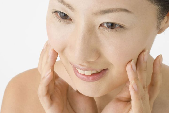 肌の皮むけでファンデがのらない！ 厄介すぎる乾燥を乗り切るメイク術