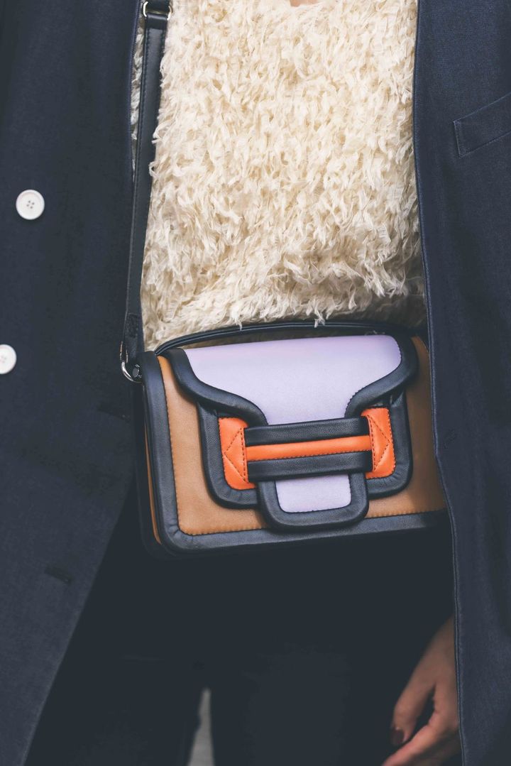 木村美和のPIERRE HARDYのカラフルバッグ