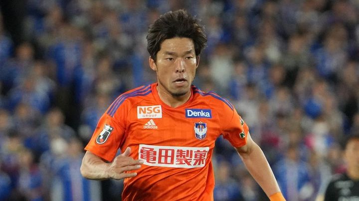 J3初代得点王…J1屈指の“いぶし銀FW”が現役引退を発表 「『這い上がる』、そんな気持ちで毎日必死でした」