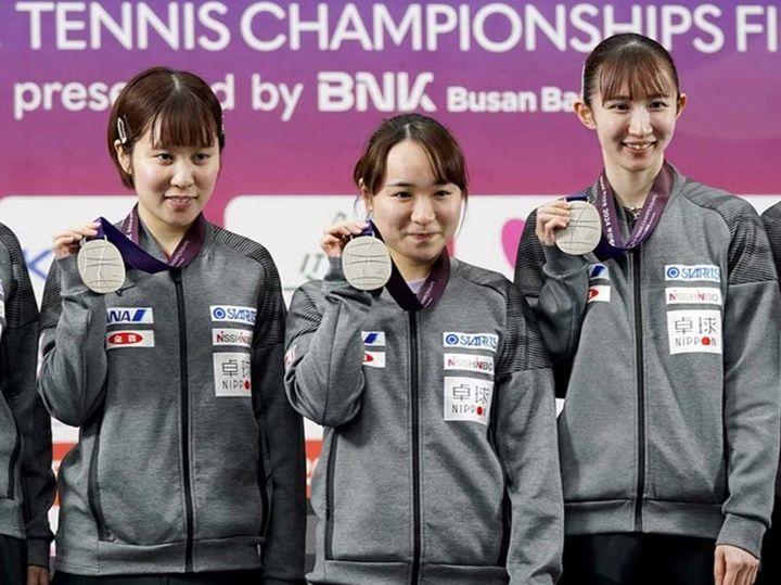 平野美宇（写真左）、伊藤美誠、早田ひな（C）ITTF