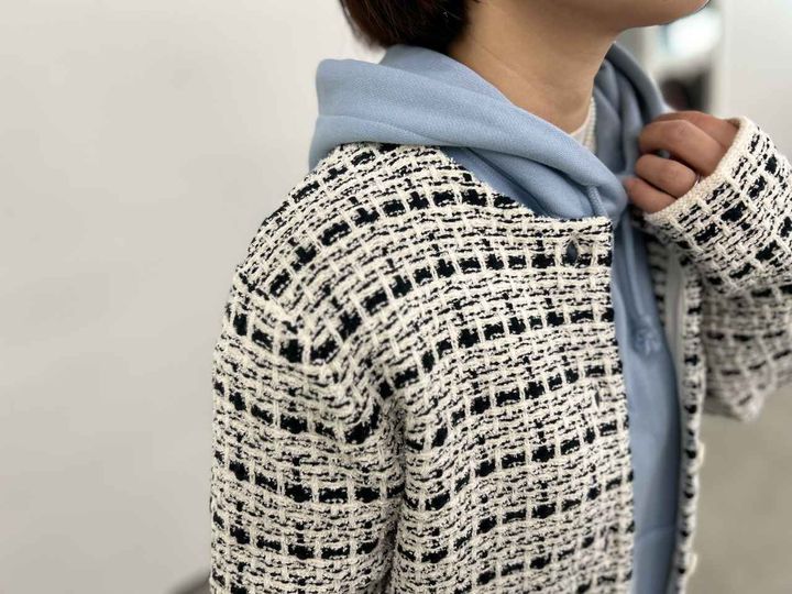 画像: 【UNIQLO】ニットショートジャケット¥3,990、スウェットノースリーブパーカ¥2,990 www.uniqlo.com