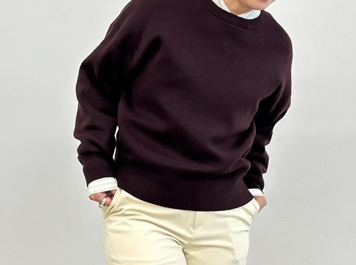 画像: 【UNIQLO：C】スムースコットンクルーネックセーター（ウィメンズMを着用）¥3,990、【UNIQLO and JW ANDERSON】オックスフォードシャツ（ウィメンズMを着用）¥2,990、【UNIQLO】スマートアンクルパンツ¥3990（ウィメンズMを着用） www.uniqlo.com