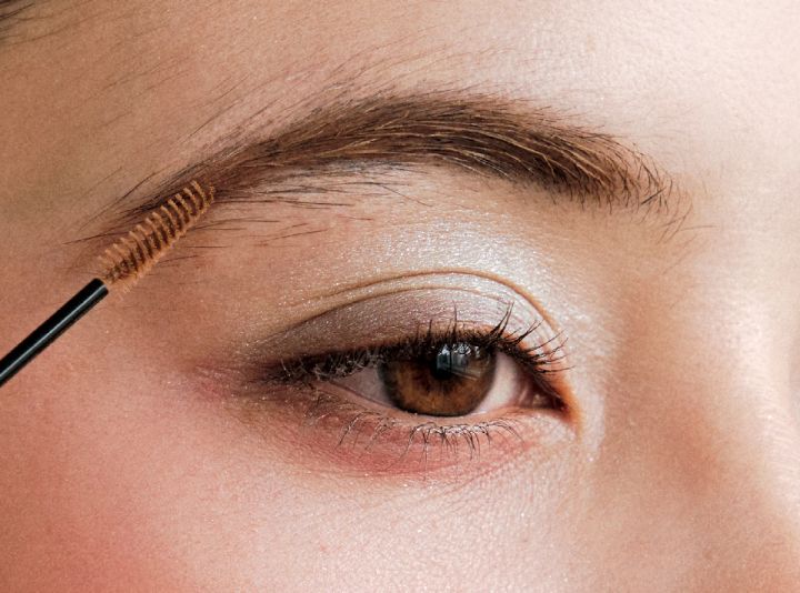 4. 形を固定しつつ眉を自然に明るく