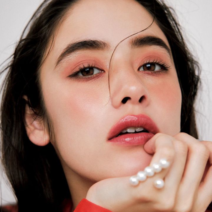 【アーチ眉の書き方③】甘めメイク×ハンサムアーチ眉で洒落感アップ