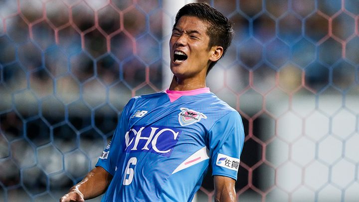 美人タレントを妻に持つJリーグ選手に『不倫報道』…J2降格クラブが深夜に異例の謝罪