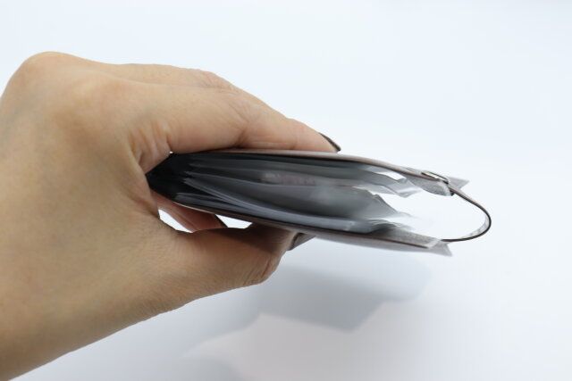 マルチホルダー20ポケット 収納時の厚み