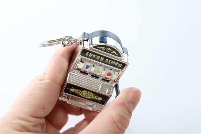 キーホルダー（スロットマシン） ギミック