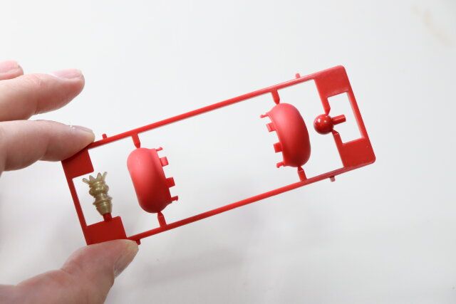 ダイソーのミニチュア 王冠と杖7