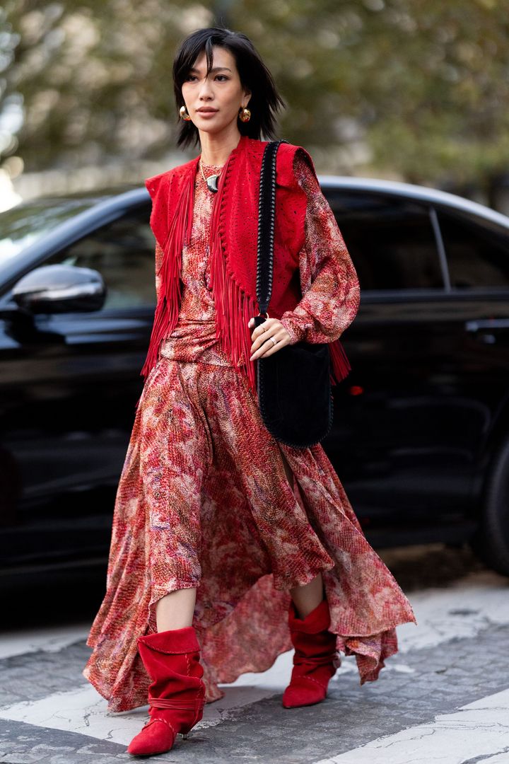 イザベル マランのトータルルックで、王道ボヘミアンスタイルを披露。