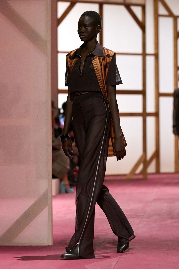 エルメス、2025年春夏コレクションより。