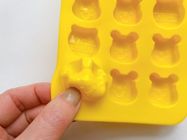 ダイソー シリコーン チョコモールド くまのプーさん シリコン素材