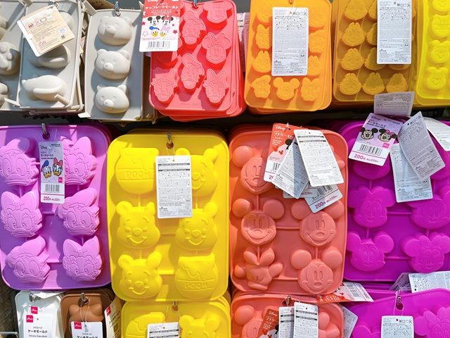 ダイソー シリコン チョコモールド 店頭