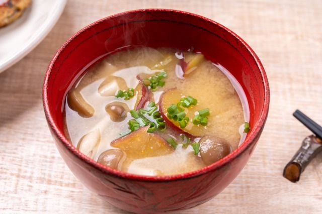 さつまいもとしめじの豚汁 イメージ