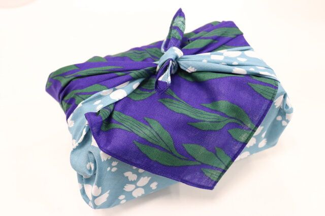 播州ハンカチ 君影草（きみかげそう） 使用例