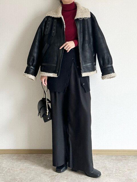 LIAN 2WAYニットベアビスチェ ブラック着用 パンツに重ねて