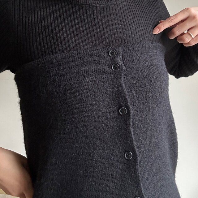 LIAN 2WAYニットベアビスチェ ブラック着用 胸元