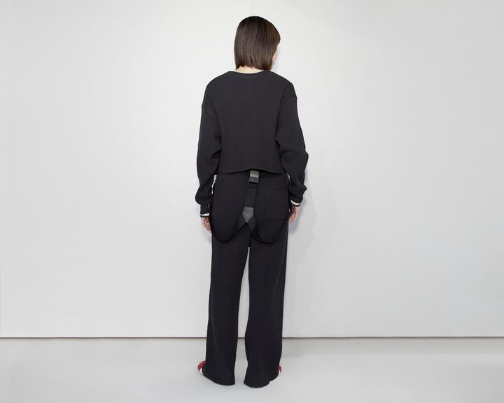 画像: コートをOFFすると…