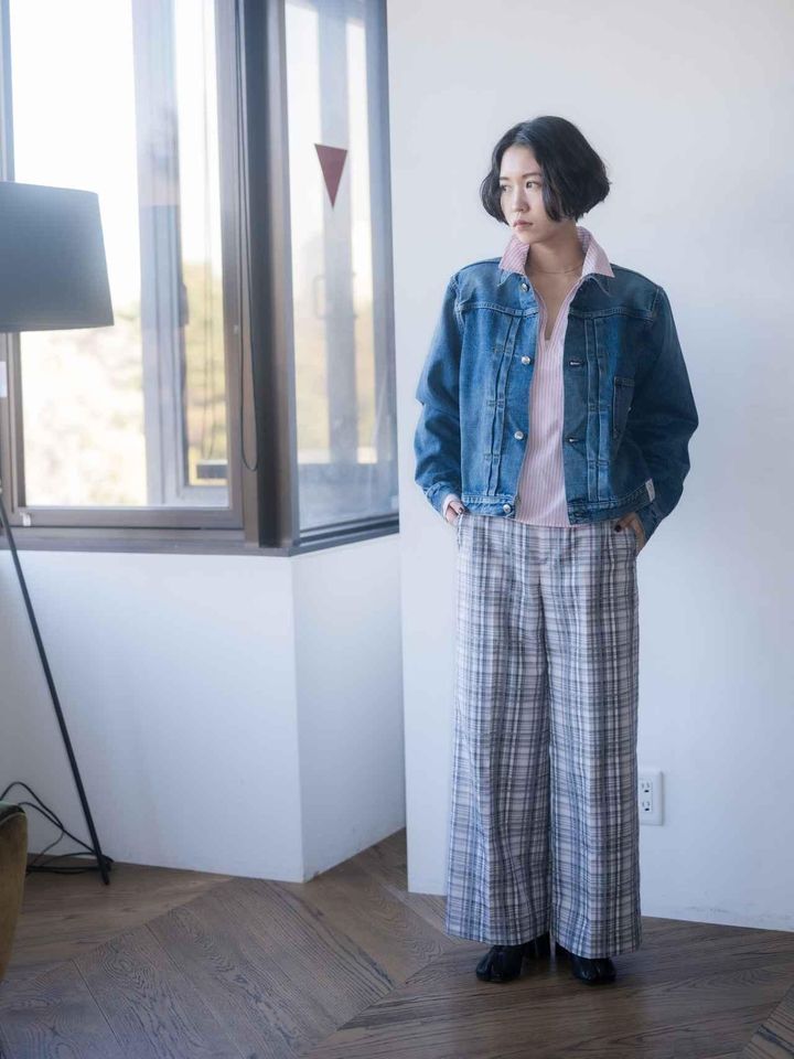 画像: デニムジャケット￥49,500【ハイク フォー ユナイテッドアローズ】 シャツ￥26,400【ティッカ】 パンツ￥44,990【ユナイテッドアローズ】 その他／本人私物 出典：ユナイテッドアローズ