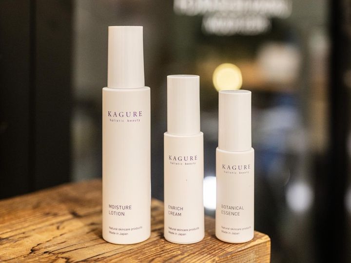 画像: 左から「かぐれ モイスチャーローション」￥3,850、「かぐれ エンリッチクリーム」￥5,170、「かぐれ ボタニカルエッセンス」￥4,950 出典：かぐれ