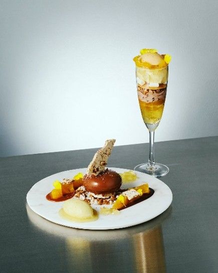 ゲン ササキ ラ・ブティック・ドゥ・ユキノシタ・カマクラ /（左から）「五感で楽しむ柑橘とショコラのデザート」3300円、「柑橘のパフェ」3520 円 ※松屋銀座限定 