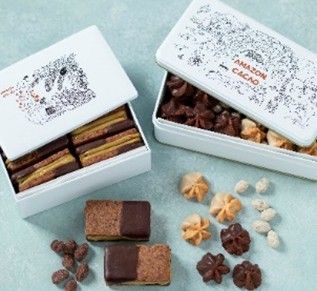 アマゾン カカオ（左から）「ピスタチオとレモンのアマゾンバターサンド（6個入り）」4968円、「パルミジャーノとペコリーノのアマゾンカンカン（300g）」4536円 ※松屋銀座限定