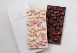 ラショコラトリナナイロ（左から）「ギモーブホワイトタブレット（1枚）」3240円、「ナッツ&ナッツタブレット（1枚）」3024 円 ※松屋銀座限定