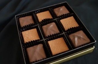 島の四季梱包「瀬戸内ポルボロン ＜ノワール＞」（9個入り）3564円 