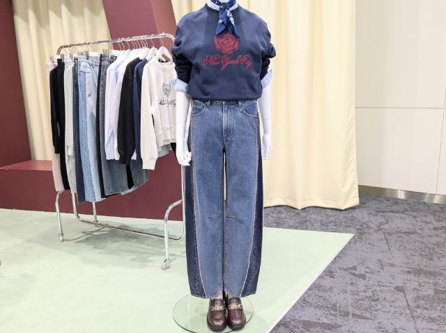 2トーンバレルレッグジーンズを使ったコーデ