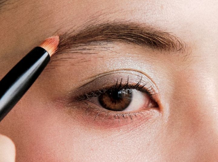 5. 眉周りのうぶ毛をコンシーラーで補正