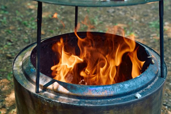 上級キャンパーが焚き火のやり方をやさしく解説！焚き火とソロストーブの手順のコツとは？