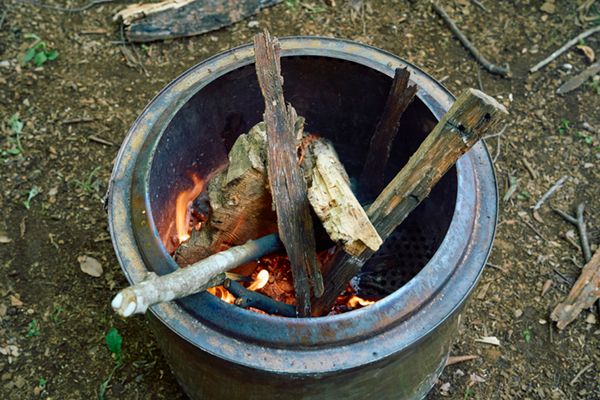 上級キャンパーが焚き火のやり方をやさしく解説！焚き火とソロストーブの手順のコツとは？