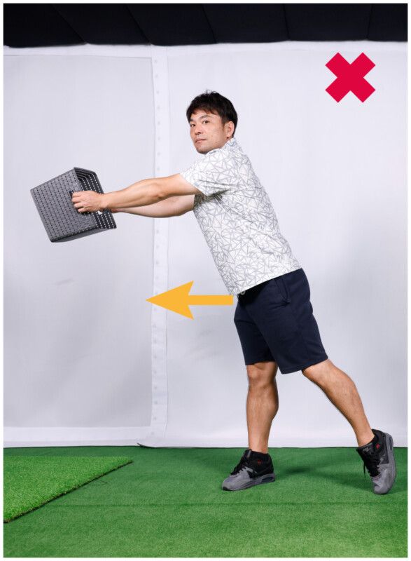 ダウンスイングは“早めの重心移動”がカギ！プロコーチ陣が解説