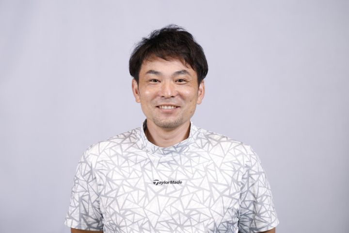 ダウンスイングは“早めの重心移動”がカギ！プロコーチ陣が解説