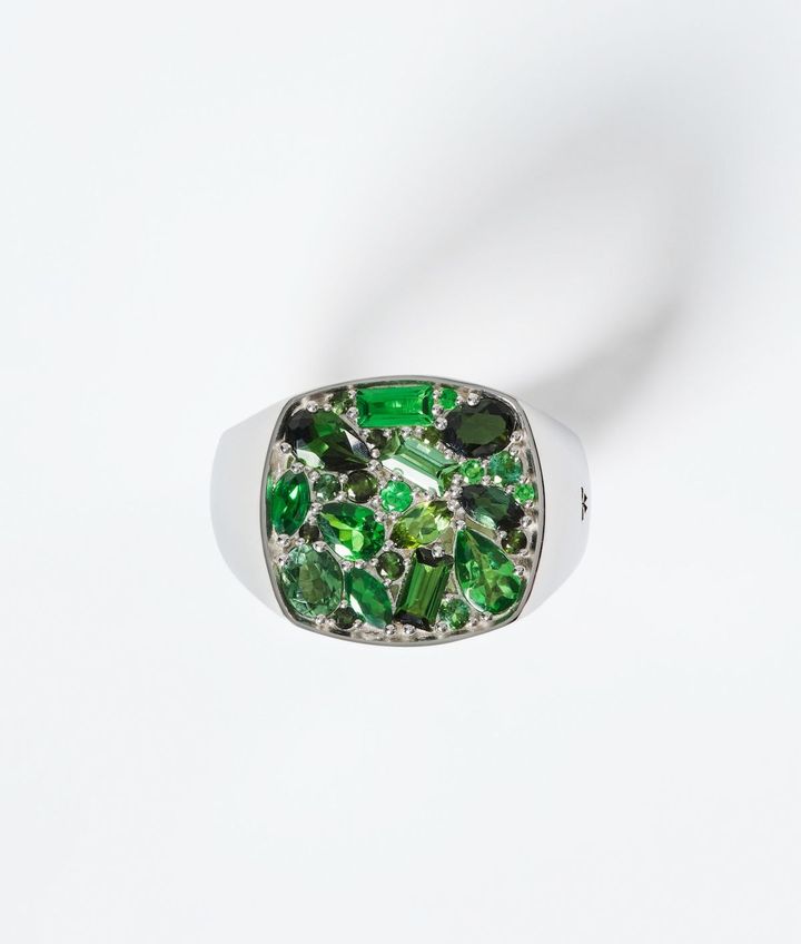 「カレイドスコープ」リング 森林（SV×グリーントルマリン×ツァボライト）￥135,900 ＊ドーバーストリートマーケット銀座限定