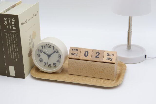 万年カレンダー木製キューブ型 インテリア