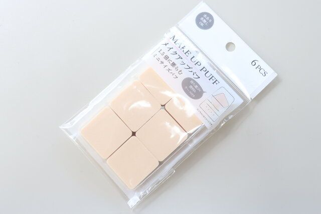 セリア パフミニサイズ6P 携帯用ケース付