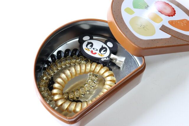 セリアのギフト缶 ロールケーキ6