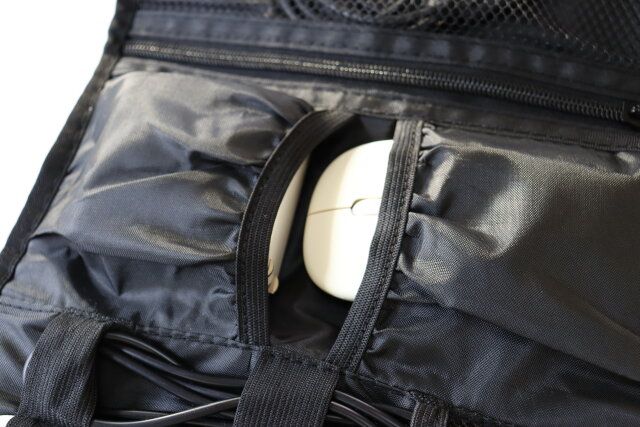 ダイソー ロール式ガジェットケース ポケット