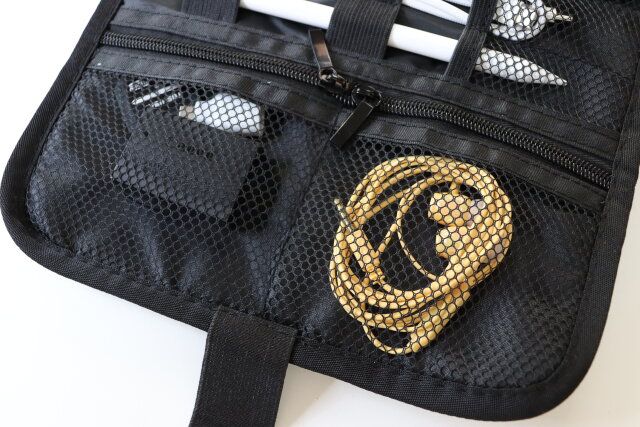 ダイソー ロール式ガジェットケース メッシュポケット 仕切り