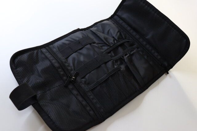 ダイソー ロール式ガジェットケース 展開時