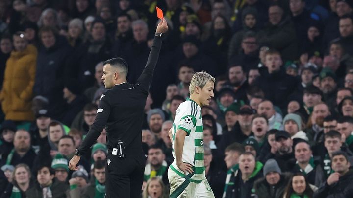 日本代表の韋駄天FW、チームはCL勝利も一発退場で2試合以上の出場停止へ 「愚かな行為」