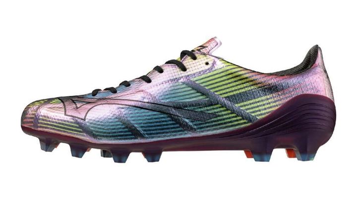 日本メーカーの新サッカースパイクが登場！なぜか世界的強豪チームのスターが試合で着用