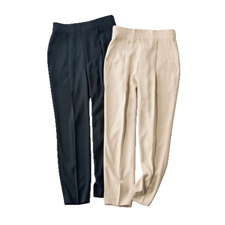 美脚シルエットのパンツ