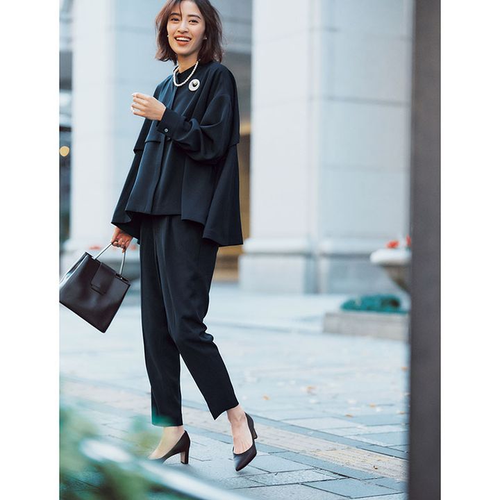 バンドカラーブラウスとパンツのセットアップ