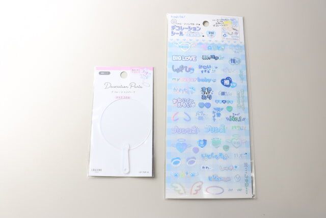 セリア LJP デコプレート クリア うちわ トレーディングカード用 デコレーションシール キラキラオーロラ箔押し パッケージ