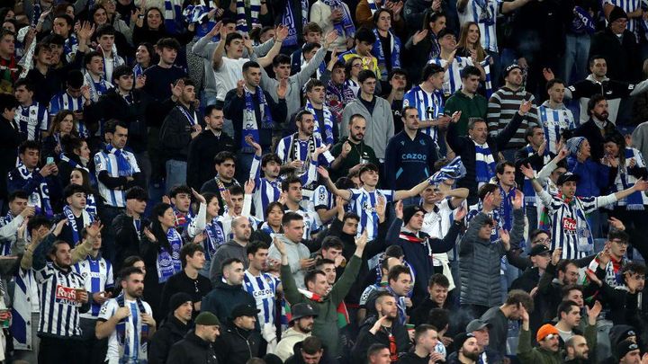 日本代表MF所属のクラブ、ファン2名が敵サポーターに刺される