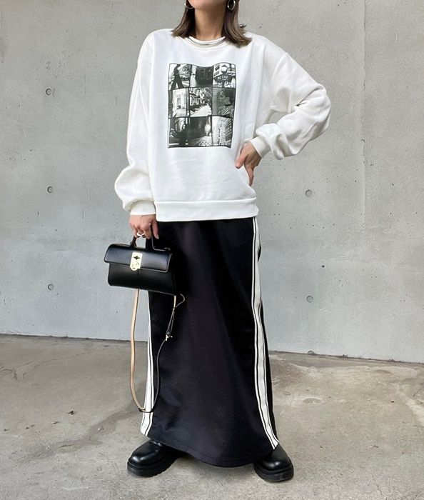しまむらのホワイトの「フォトプリントプルオーバー」×サイドラインスカート