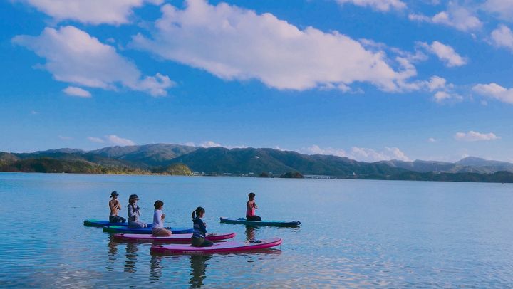 体感が耐えられるOCEAN SUP YOGA（画像提供：Calmly Okinawa）